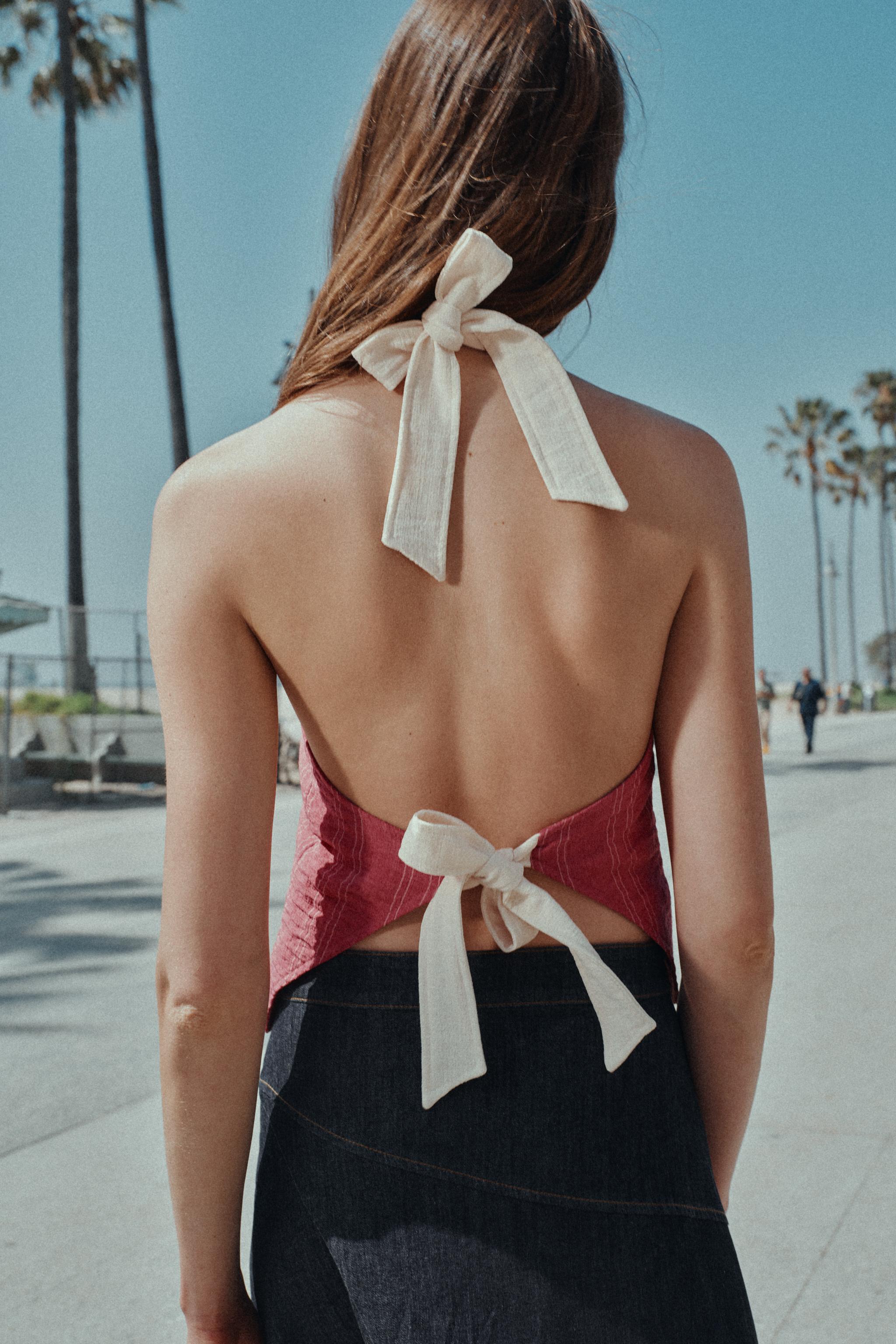 GILET HALTER À RAYURES ET LAÇAGES